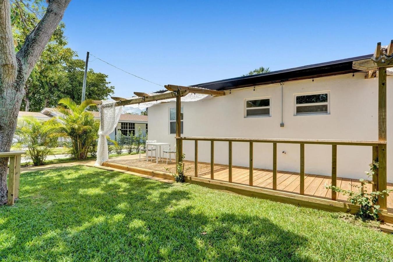 Hallandale Modern Chic Backyard Apartment Hallandale Beach