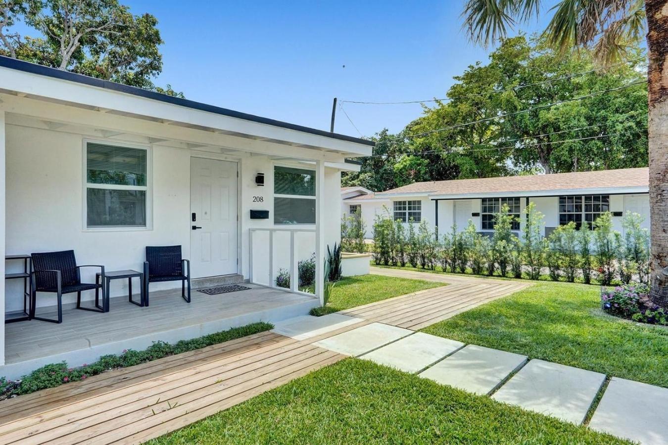 Hallandale Modern Chic Backyard Apartment *