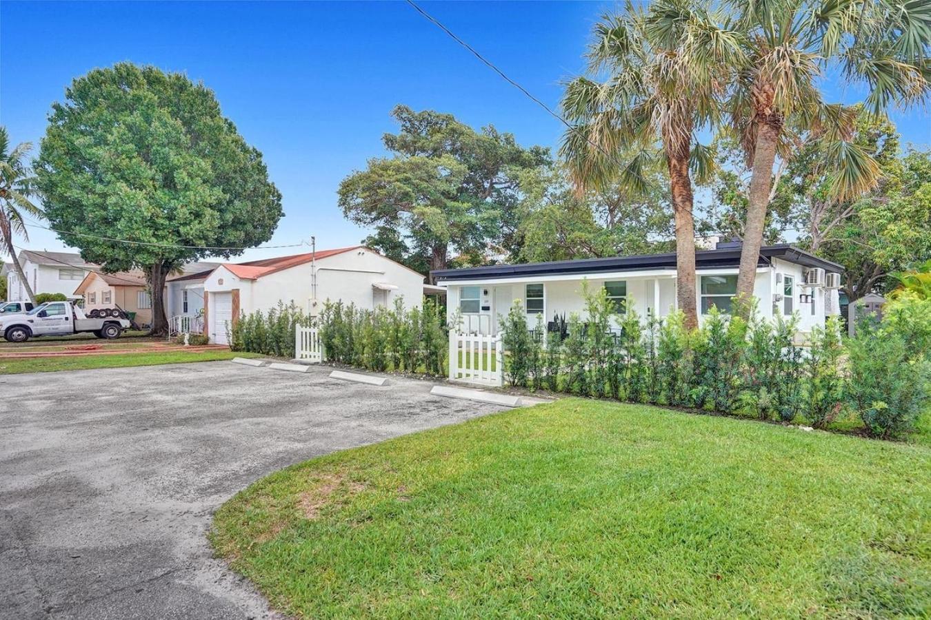 Apartment Hallandale Modern Chic Backyard Hallandale Beach
